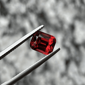 Granate rojo crimson-3ct-8.29x6.87x5.53mm