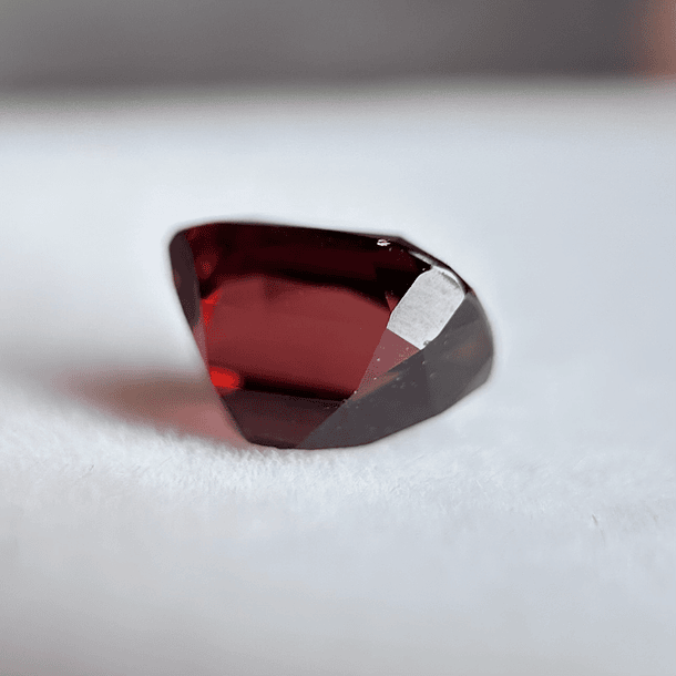 Granate rojo crimson-2.89ct-9.12x6.86x4.73mm 2