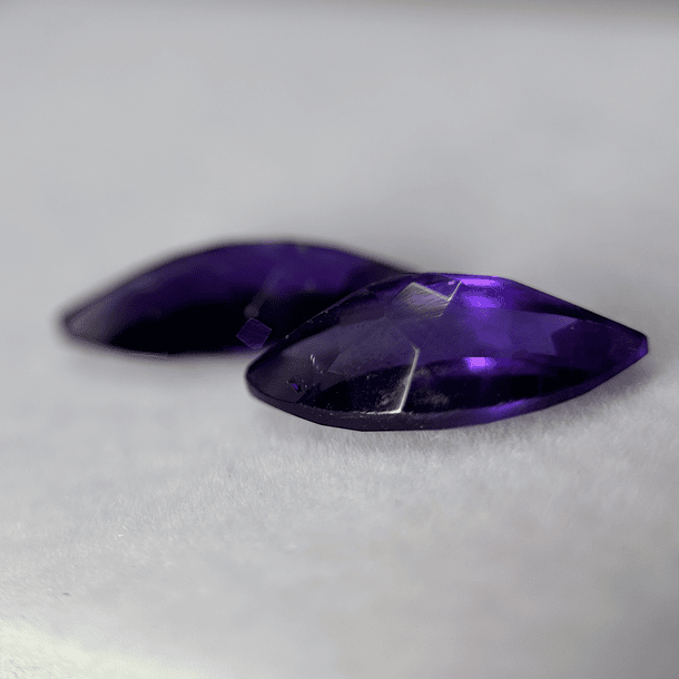 Par de Amatistas moradas-5.32ct-14.8x7.1x5.3mm 3