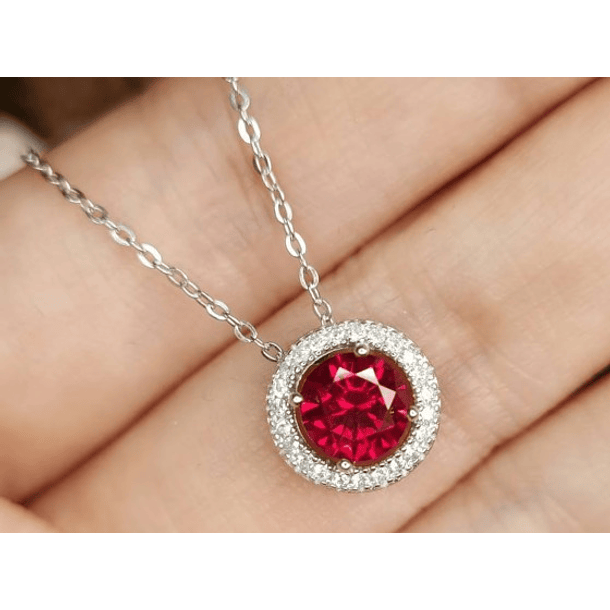 Dije con cadena de en plata ley 925 con Rubie sangre de pichon con halo brillante de diamantes naturales