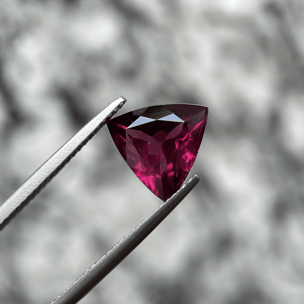 Granate rodolita-3.50ct-9.9x9.9x5.2mm 1