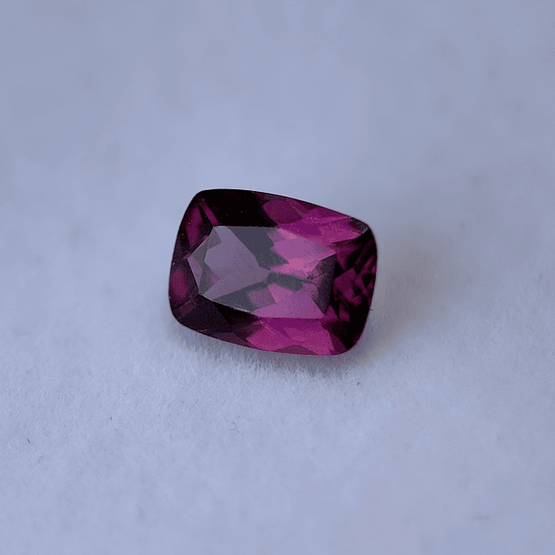 Granate rodolita-2.30ct-8.8x6.4x4.1mm 2