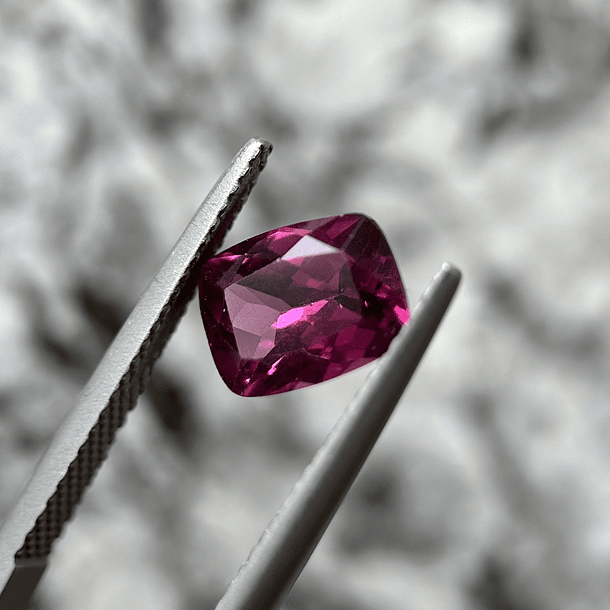 Granate rodolita-2.30ct-8.8x6.4x4.1mm 1