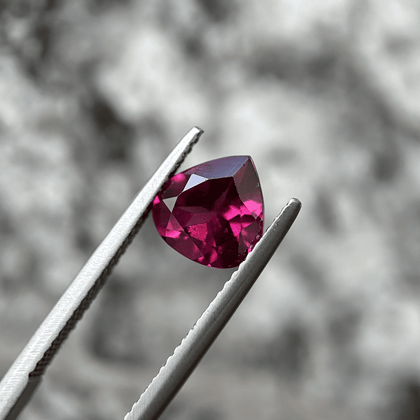 Granate rodolita-2.15ct-8.2x7.9x4.6mm 1