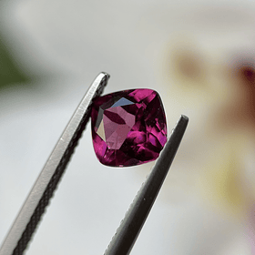 Granate rodolita-1.90ct-6.9x6.8x4.4mm