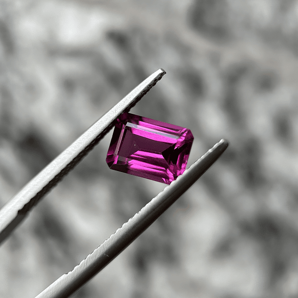 Granate rodolita-1.20ct-6.8x4.8x3mm 1