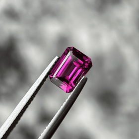 Granate rodolita-1.85ct-7.9x5.8x3.5mm