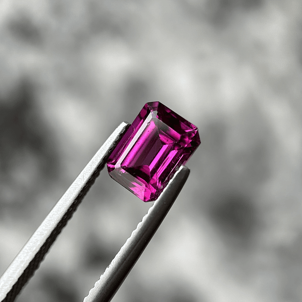 Granate rodolita-2.20ct-7.8x5.8x4.2mm 1