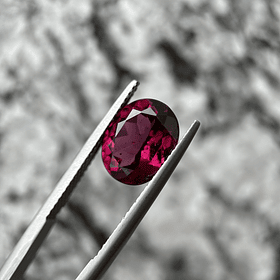 Granate rodolita-1.55ct-6.9x4.6mm
