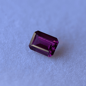 Granate rodolita-1.30ct-6.8x4.8x3.7mm