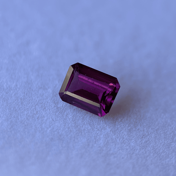 Granate rodolita-1.30ct-6.8x4.8x3.7mm 1