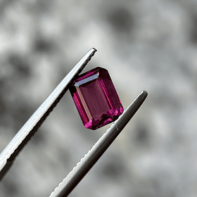 Granate rodolita-1.70ct-7.7x5.8x3.7mm