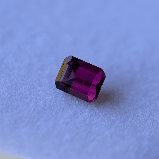 Granate rodolita-1.65ct-6.9x4.9x4mm 1