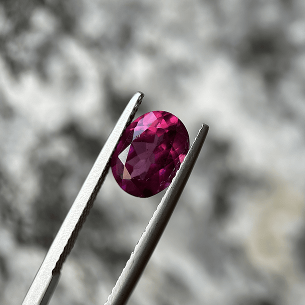 Granate rodolita-2.35ct-9.1x7x4.3mm 1