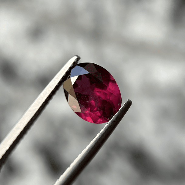 Granate rodolita-2.40ct-8.9x7x4.3mm 1