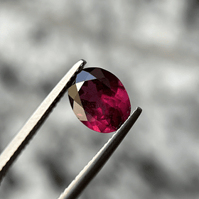 Granate rodolita-1.55ct-7.9x5.8x3.4mm