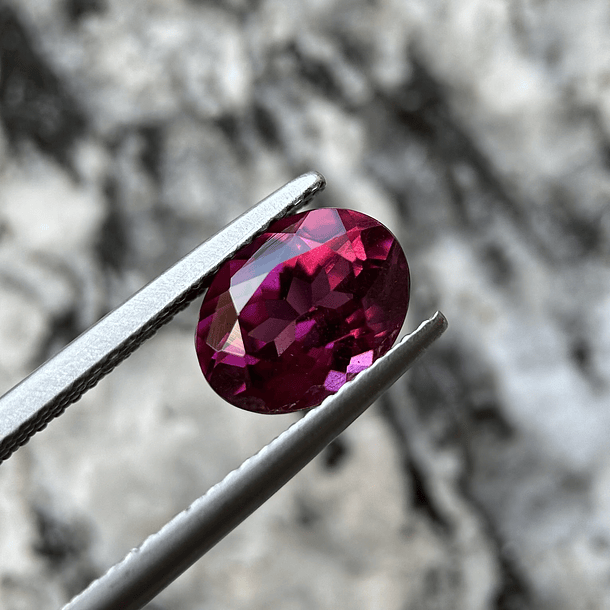 Granate rodolita-2.40ct-9.1x6.9x4.6mm 1