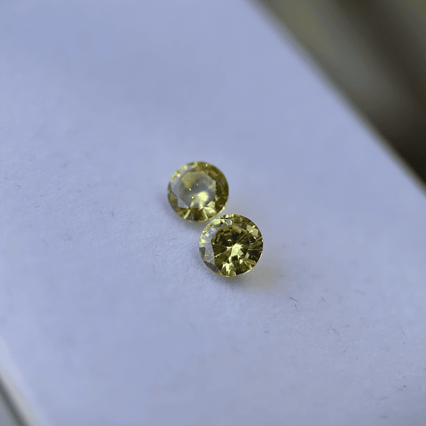 Par de circones amarillos naturales-1.35ct-6x6x3.3mm 4