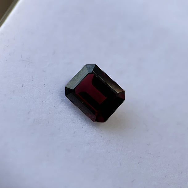 Granate rojo-5.30ct-10.8x8.8x5.2mm 1