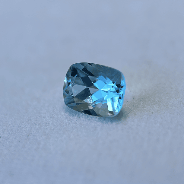 Aguamarina GGI-1.86ct-8.66x6.61x5.34mm 2