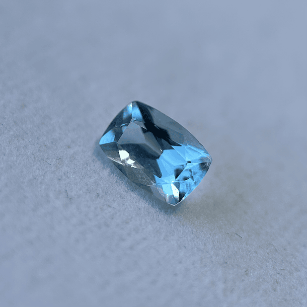 Aguamarina GGI-0.98ct-7.93x5.31x3.70mm 1