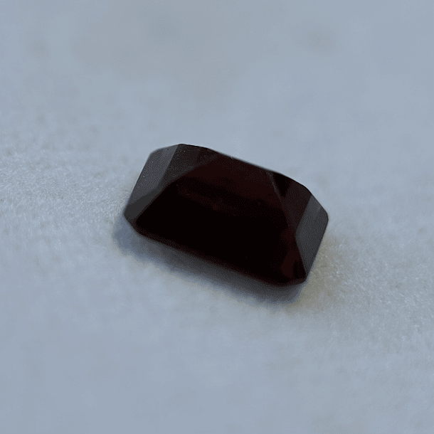 Granate rojo-1.87ct-8x6mm 3