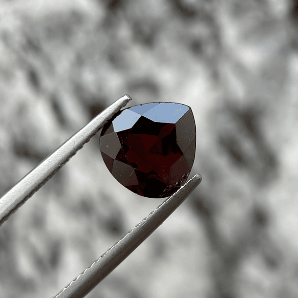 Granate rojo-2.65ct-8.6x8.5x4.5mm 1