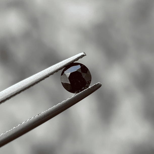 Granate rojo-0.70ct-5mm 1