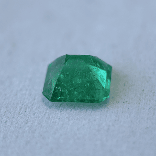 Esmeralda colombiana AIG-3.18ct-9.64x8.68x6.02mm 3