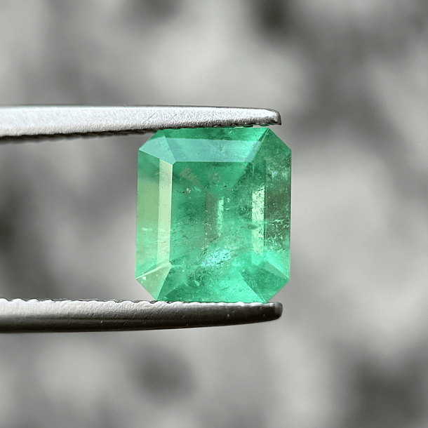 Esmeralda colombiana AIG-2.13ct-8.46x7.47x5.19mm 2