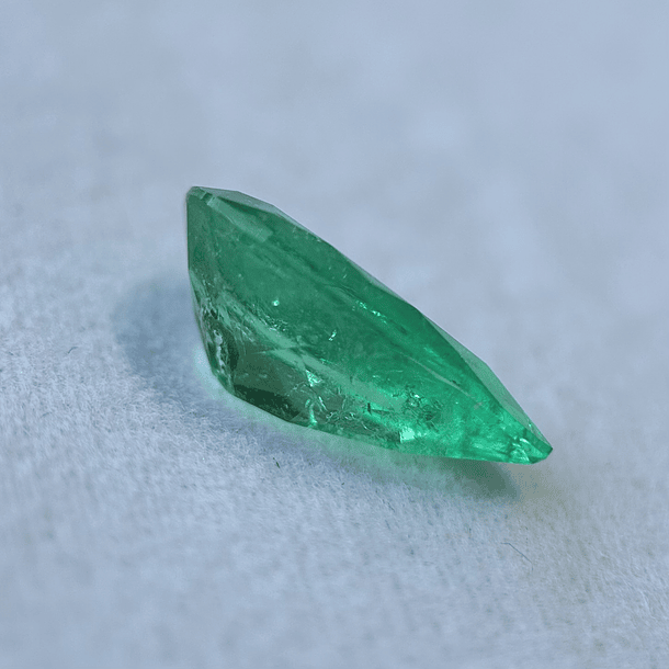 Esmeralda colombiana AIG-3.04ct-14.07x8.22x5.52mm 3