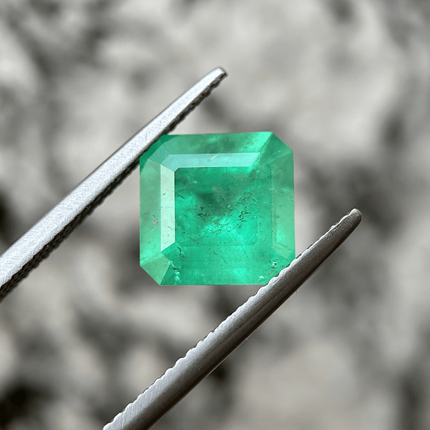 Esmeralda colombiana AIG-3.23ct-9.29x9.17x6.22mm 1