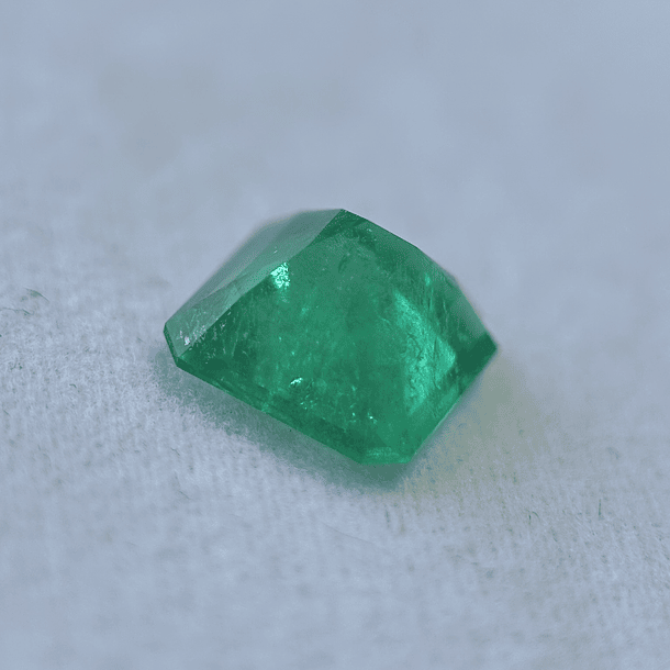 Esmeralda colombiana AIG-3.23ct-9.29x9.17x6.22mm 3