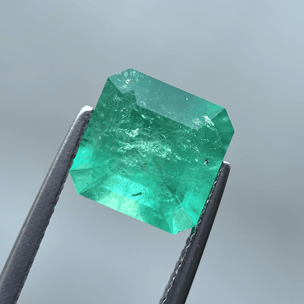 Esmeralda colombiana AIG-1.15ct-6.89x6.67x3.89mm 2