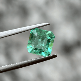 Esmeralda colombiana AIG-1.88ct-7.80x7.71x4.98mm