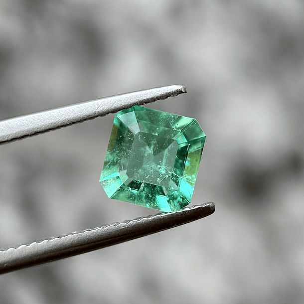 Esmeralda colombiana AIG-1.88ct-7.80x7.71x4.98mm 1