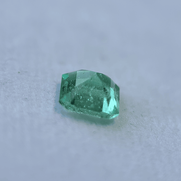 Esmeralda colombiana AIG-1.88ct-7.80x7.71x4.98mm 2