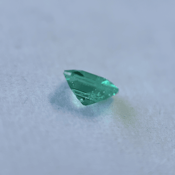 Esmeralda colombiana AIG-1.88ct-7.80x7.71x4.98mm 3