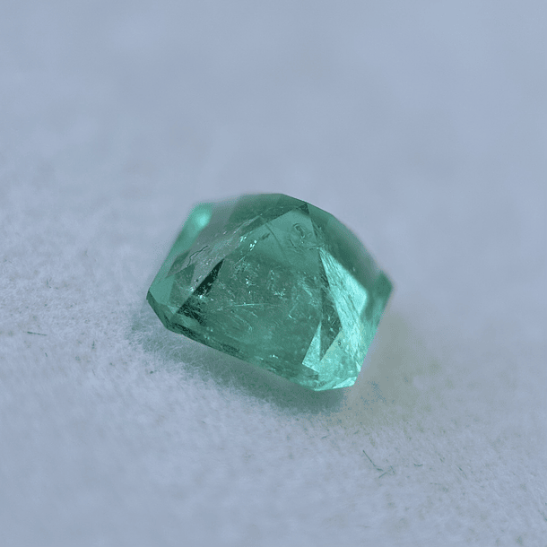 Esmeralda colombiana AIG-1.78ct-7.92x7.84x4.45mm 3