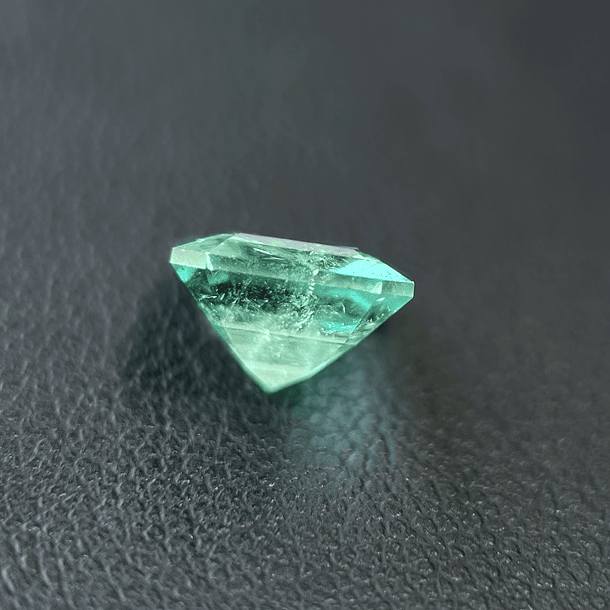Esmeralda colombiana AIG-1.78ct-7.92x7.84x4.45mm 5