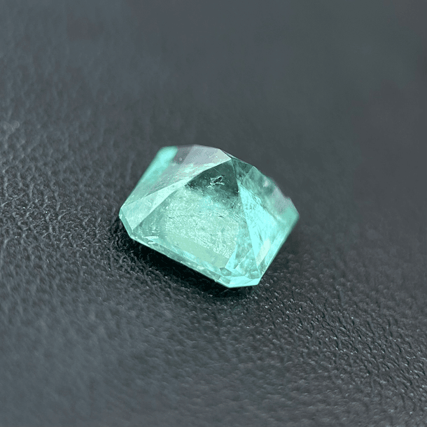 Esmeralda colombiana AIG-1.78ct-7.92x7.84x4.45mm 6