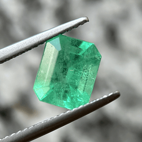 Esmeralda colombiana AIG-2ct-8.57x7.08x5.12mm