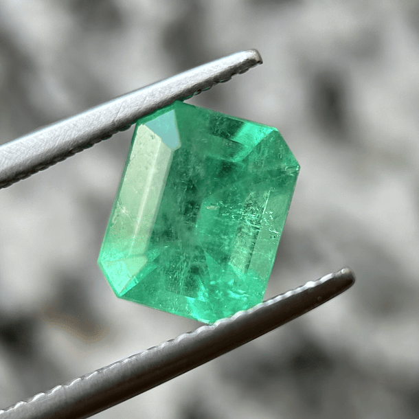 Esmeralda colombiana AIG-2ct-8.57x7.08x5.12mm 1