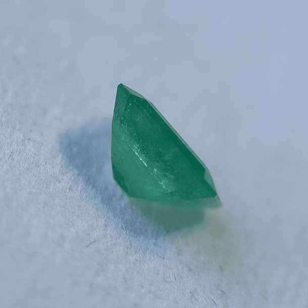 Esmeralda colombiana AIG-1.77ct-8.47x7.33x4.53mm 2