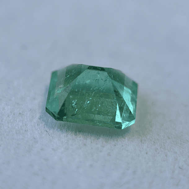 Esmeralda colombiana AIG-1.88ct-8.28x7.13x4.86mm 3