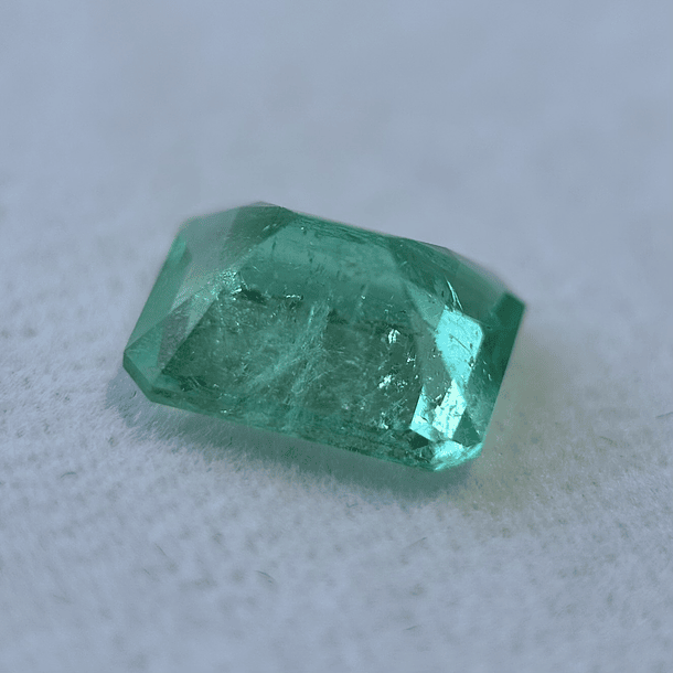 Esmeralda colombiana AIG-2.44ct-9.61x7.64x4.90mm 3