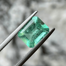 Esmeralda colombiana AIG-2.44ct-9.61x7.64x4.90mm