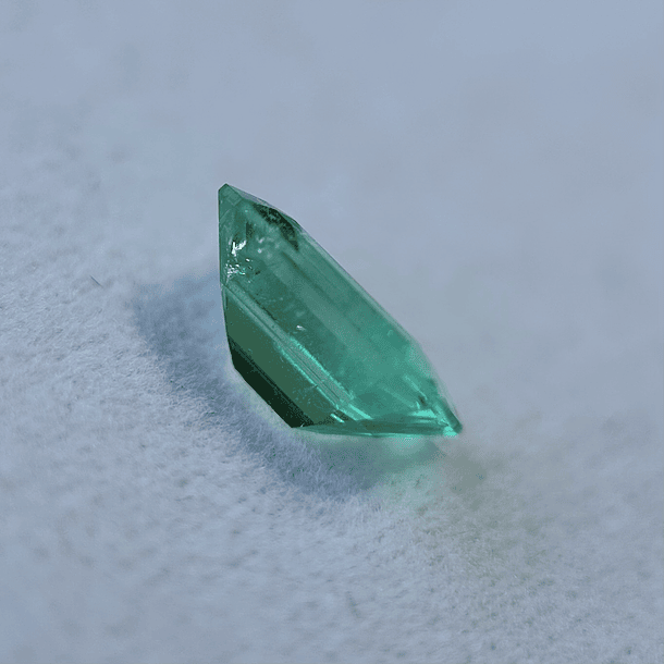 Esmeralda colombiana AIG-1.57ct-8.82x6.57x4.19mm 2