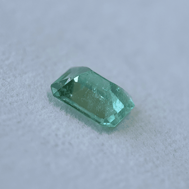 Esmeralda colombiana AIG-1.57ct-8.82x6.57x4.19mm 3