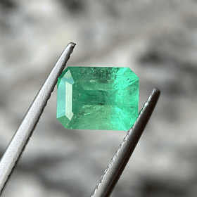 Esmeralda colombiana AIG-1.68ct-8.31x6.43x4.89mm